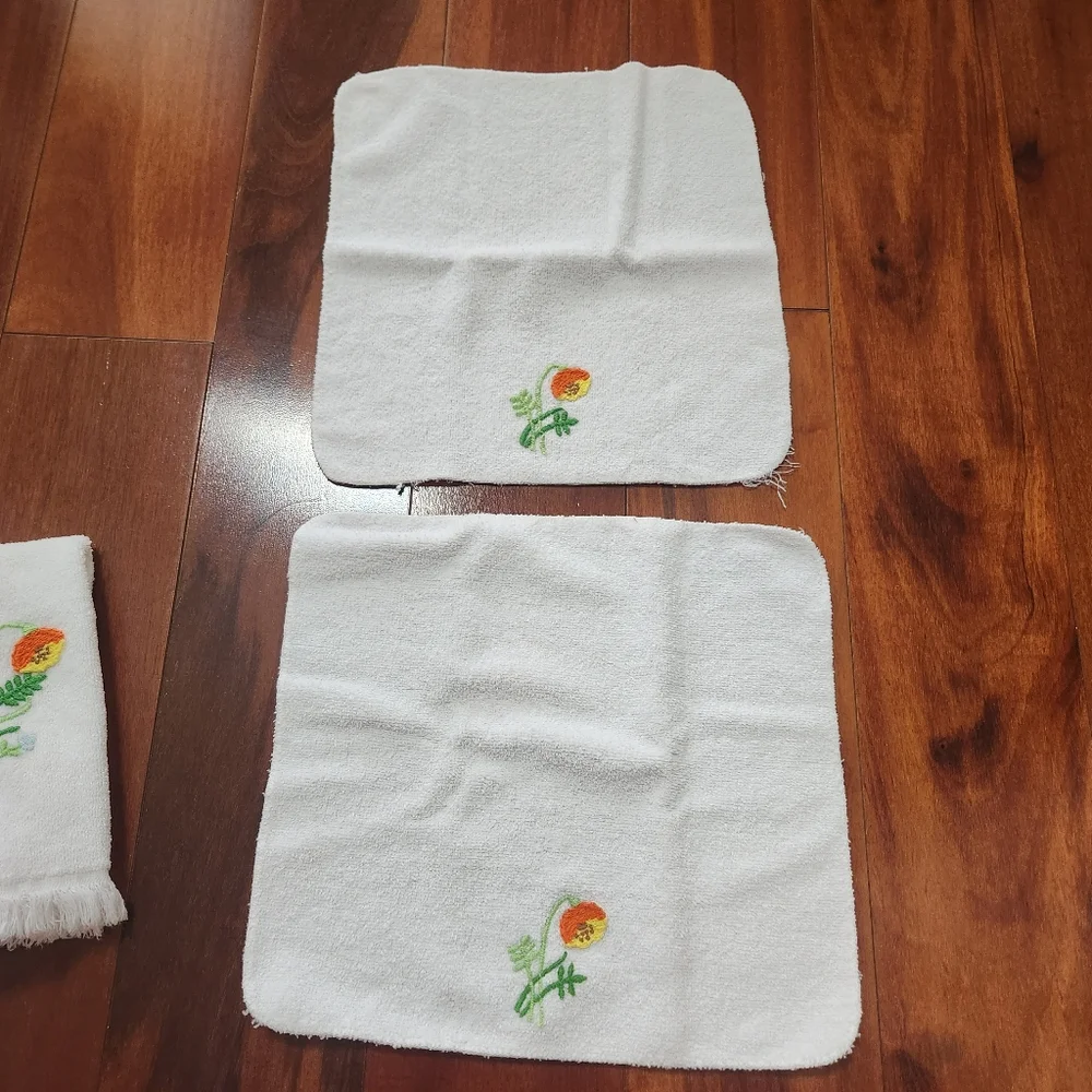 Vintage Lady Pepperell White with Yellow and Orange Flower Towel Set